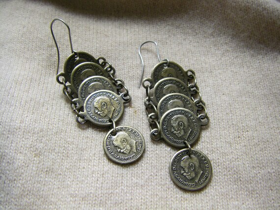 Vintage 1917 King George V Sovereign Coin Dangle Earrings View 2