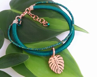 Green Monstera leaf bracelet . Beaded thread bracelet with rose gold tropical leaf . Plant lady gift . choose your length + 1" chain