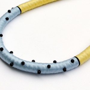 Statement Seil Halskette/Seil Schmuck/Halskette/handgemachte Schmuck/Polka Dot/blau/Zitrone/gelb/Perlen/für ihre/Geschenk-Ideen/Frühling/Sommer Halskette
