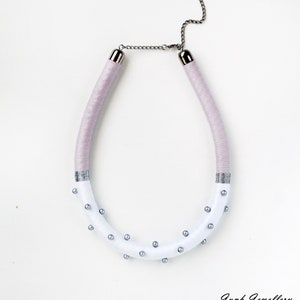 Statement Seil Halskette/Seil Schmuck/handgemachte Schmuck/Polka Dot/lila/weiß/Silber/Perlen/für ihre/Geschenk-Ideen/Frühling/Sommer-Stil