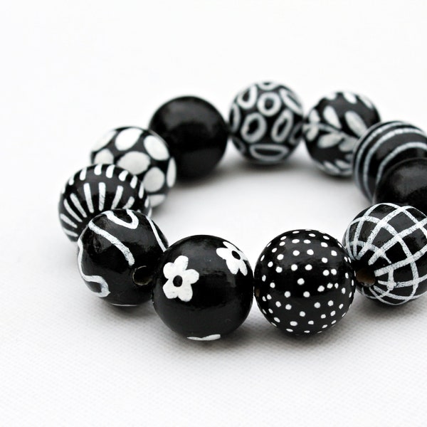 Chunky bead bracelet/wood bracelet/large bead jewelry/geometric jewelry/statement bracelet/oversized/white/black /polka dot/ florals/stripes