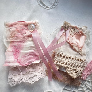 Ensemble d'étiquettes pour carnets roses shabby chic faites de dentelles et de lin blanc cassé vintage, grappes pour le point lent, journalisation indésirable, travaux manuels