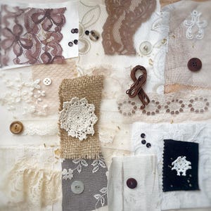 Slow Stitch Kit 25+ Teile mit vintage braunen, cremeweißen Stoff, Spitze, Seide, Leinen, Perlen und Knöpfen für langsamen Stich, Junk Journaling, Kunsthandwerk