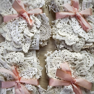 Ensemble mystère vintage de ferraille de dentelle au crochet blanc cassé pour le scrapbooking, la journalisation indésirable, l'artisanat, le rouleau d'extraits