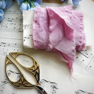 Ruban de soie déchiré à la main et teint à la main en rose sombre, ruban de soie crêpe de Chine 2,3 m
