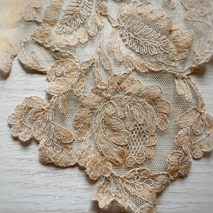 Off-White Antique lace collar, 19th century