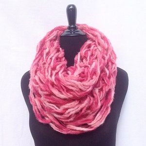 Chunky Infinity Scarf in Shades of Pink (FREE SHIPPING)