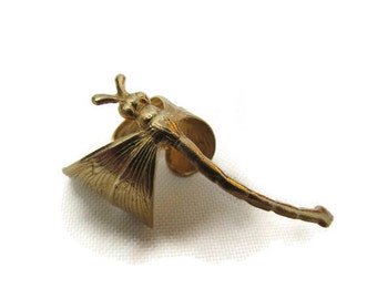 Handmade dragonfly statement ring made of brass.