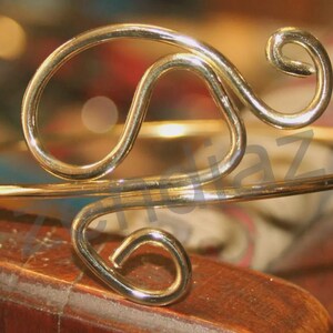 Innovative upper arm cuff armband made of brass or aluminium wire. image 5