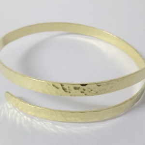 Hammered Arm Band Upper arm cuff Statement Bracelet made of brass, aluminium or german sivler. image 4