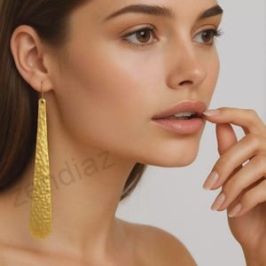 Hammered Tear Drop Dangle Earrings: