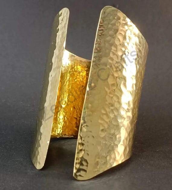 Bracelet Vintage En Laiton Massif - Patine Élégante, Fabriqué En France, Occasion En Bon État