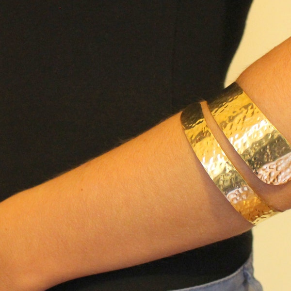Handmade hammered lower or upper arm cuff, armlet made of brass, aluminium or german silver.