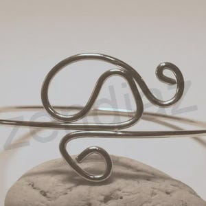 Innovative upper arm cuff armband made of brass or aluminium wire. image 4