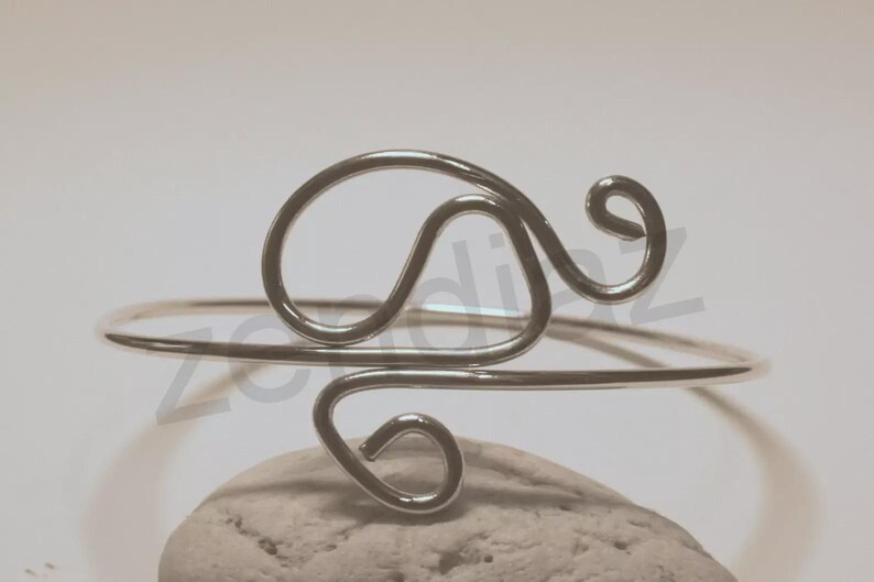 Innovative upper arm cuff armband made of brass or aluminium wire. image 4
