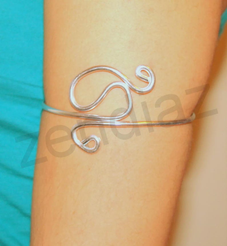 Innovative upper arm cuff armband made of brass or aluminium wire. image 1