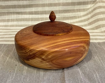 Cedar bowl with lid