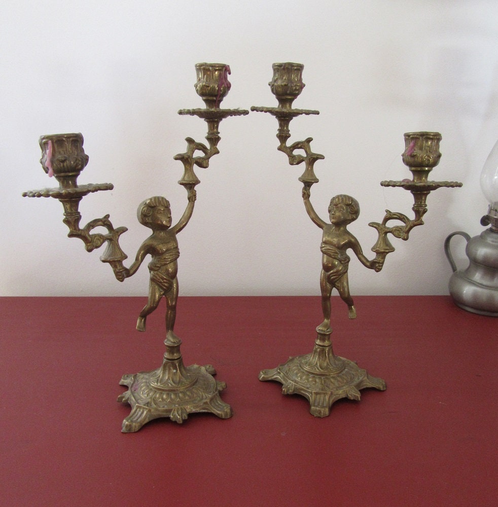 Grand Bougeoir En Laiton Gravé, Paire De Deux, Patine Vintage