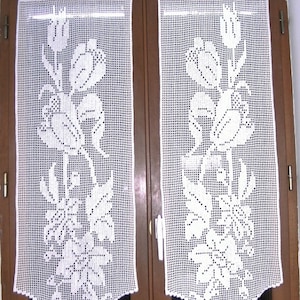 White cotton crochet curtains with tulip flower pattern, handmade, new. Curtains, breakwater crochet flowers and tulips.