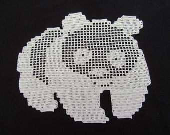Napperon décoratif Panda 1 . Dentelle crochet fait main. Decorative Panda placemat . Handmade crochet lace