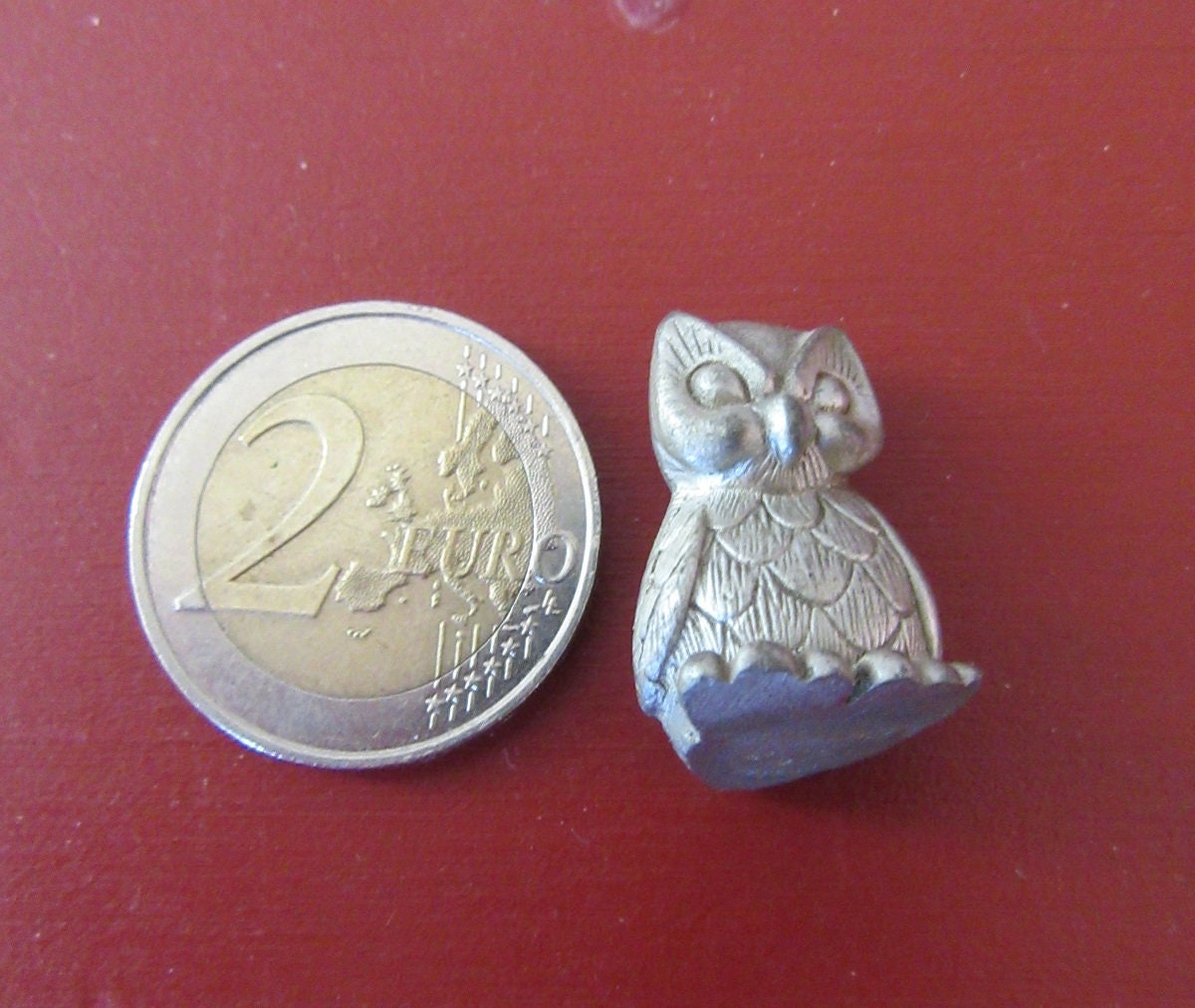 Minuscule Chouette ou Hibou en m&eacute;tal argent&eacute;. Figurine de collection. Tiny owl in silv