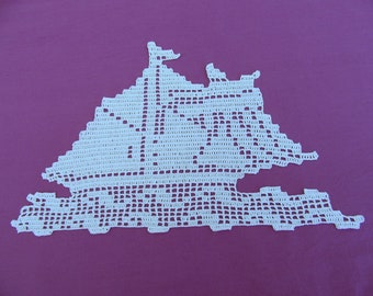 Sailboat marine decoration placemat. Handmade crochet lace. Doily marine decoration sailboat. Handmade crochet lace.