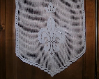 Rideau long voilage , fleurs de lys couronnées  au crochet  fait main en coton blanc. Curtain in the Royal hook France Hand-made