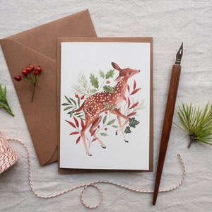 Biglietto di auguri di Natale con cervo - Cartolina illustrata con animali del bosco e botanica