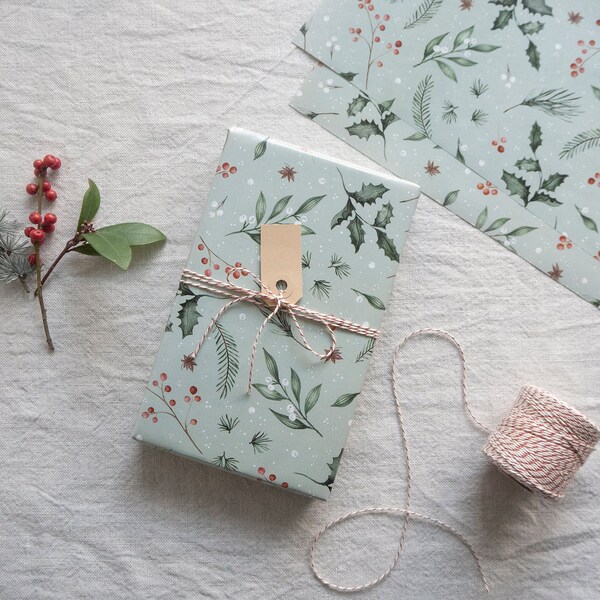 Christmas wrapping paper - Botanical pattern - Green holly and berries giftwrap