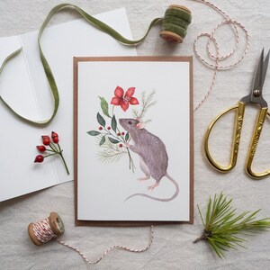 Biglietto di auguri natalizio con topo - Cartolina illustrata con animali del bosco e botanica