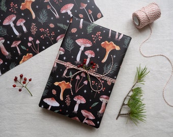 Kerstpaddenstoelen Inpakpapier - Kerstcadeauverpakking - Botanisch patroon - Schimmels, twijgen en bessen - Zwart