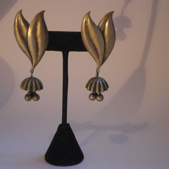 JOSEFF OF HOLLYWOOD Vegetable earrings (126), sign