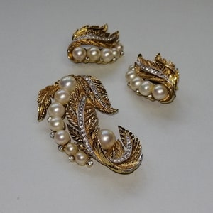 Set (243) JOMAZ, Brooch and Earrings, Pearls, signed JOMAZ, 1950s