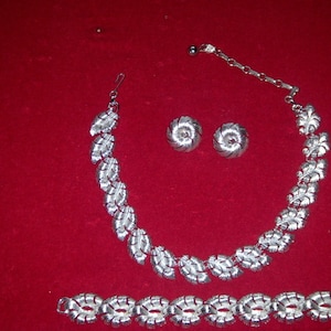 LISNER Set (3) Necklace, Bracelet & Earrings, signed LISNER, circa 1950&#39;s