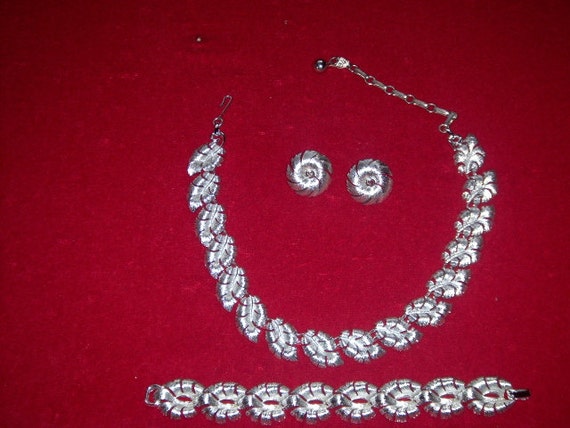 LISNER Set (3) Necklace, Bracelet - Earrings, sign