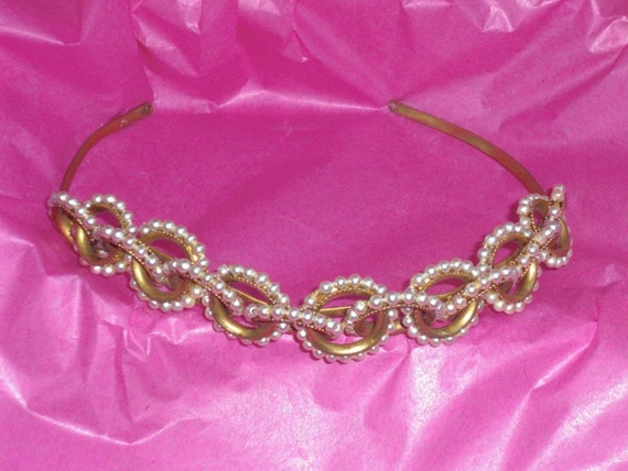 Diadem (106)-Headlock, decoration of entwined pear