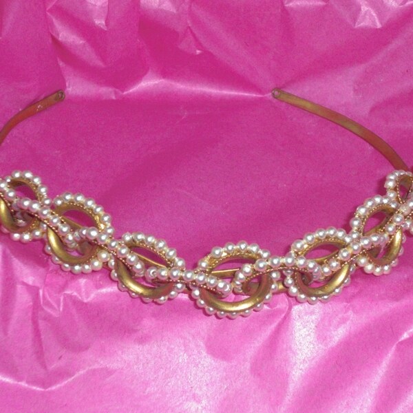 Diadem (106)-Headlock, decoration of entwined pearl rings, circa 1950's