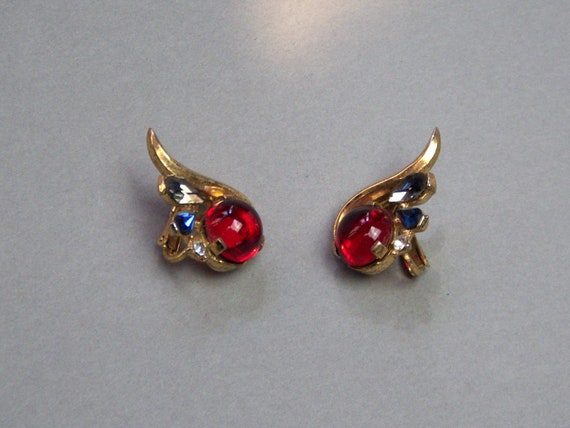 TRIFARI Earrings (221) of ruby cabochon earrings,