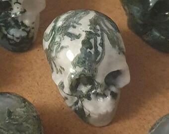 Crystal gift, Moss Agate Crystal Skull: Gothic Decor (3cm)