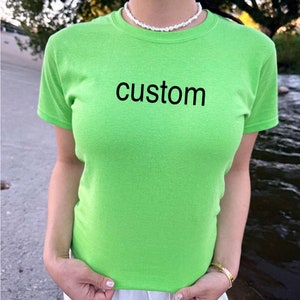 T-shirt bébé personnalisé Meme vert ou chemise unisexe, chemise club, t-shirt rave rétro, t-shirt esthétique Party Girl, cadeau personnalisé, t-shirt bébé personnalisé des années 90