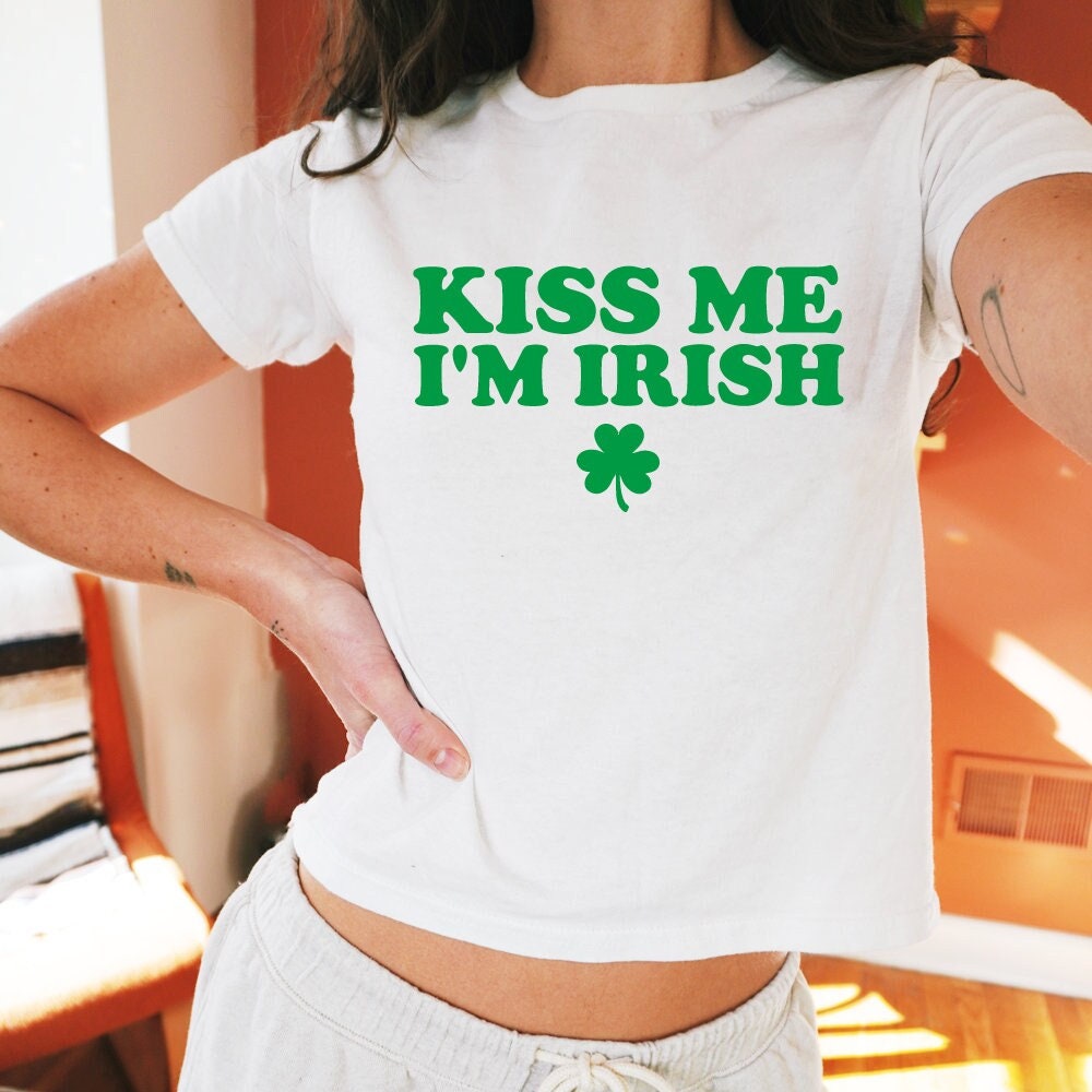 T-shirt kiss me con strass, Collezione 2023