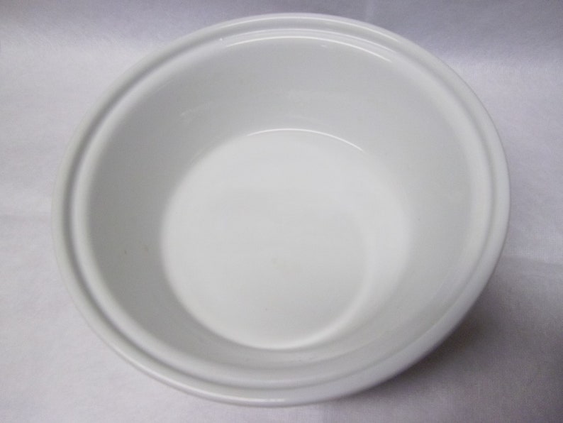 Vintage 90/'s Round Bone White Stoneware Casserole Dish Baking Pan