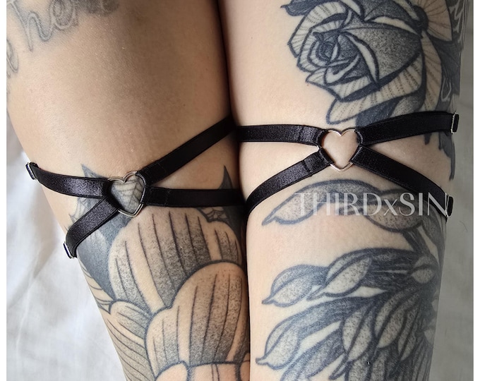 ADORE | Garters with Heart Pendant, Adjustable Accessories with Satin Finish, Single or Pair