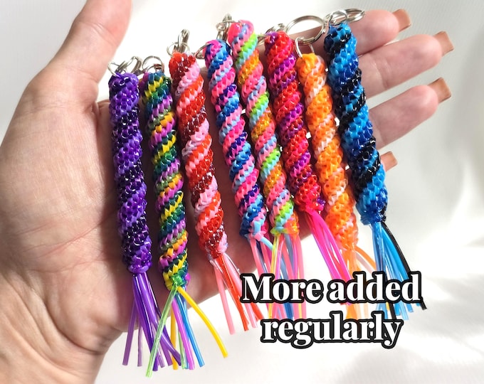 Chunky Scoubidou Keyring, Handmade Plastic Spiral Boondoggle, Retro 90s Craft