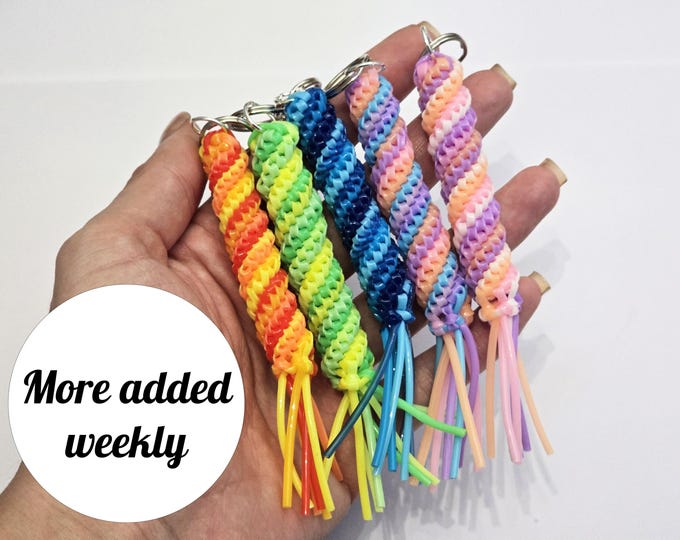 Chunky Scoubidou Keyring, Handmade Plastic Spiral Boondoggle, Retro 90s Craft