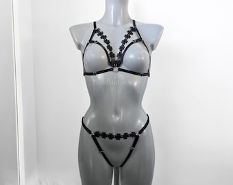 DAISY harnas met bloemenkant, verstelbare bralette en broekje met bandjes