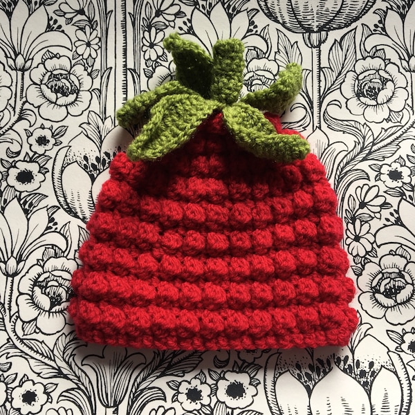 Bonnet enfant fraise. Superbe bonnet à pompon rouge vif, crocheté à la main en laine douce. Toutes les tailles disponibles.