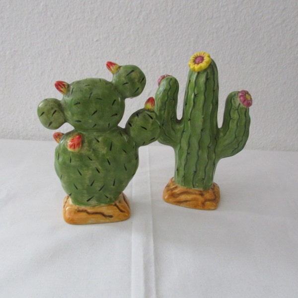 15-1104 Vintage 1990's Pair Of Cactus S/P Shakers / Cactus S/P Shakers / Saguaro Cactus Salt and Pepper Shakers /Kitchen / American Vintage