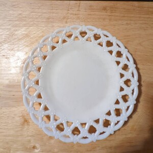 Milk glass luncheon plate Forget me not trellis pattern - not marked