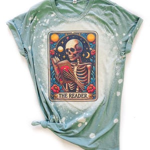 Camiseta blanqueada del Tarot del lector